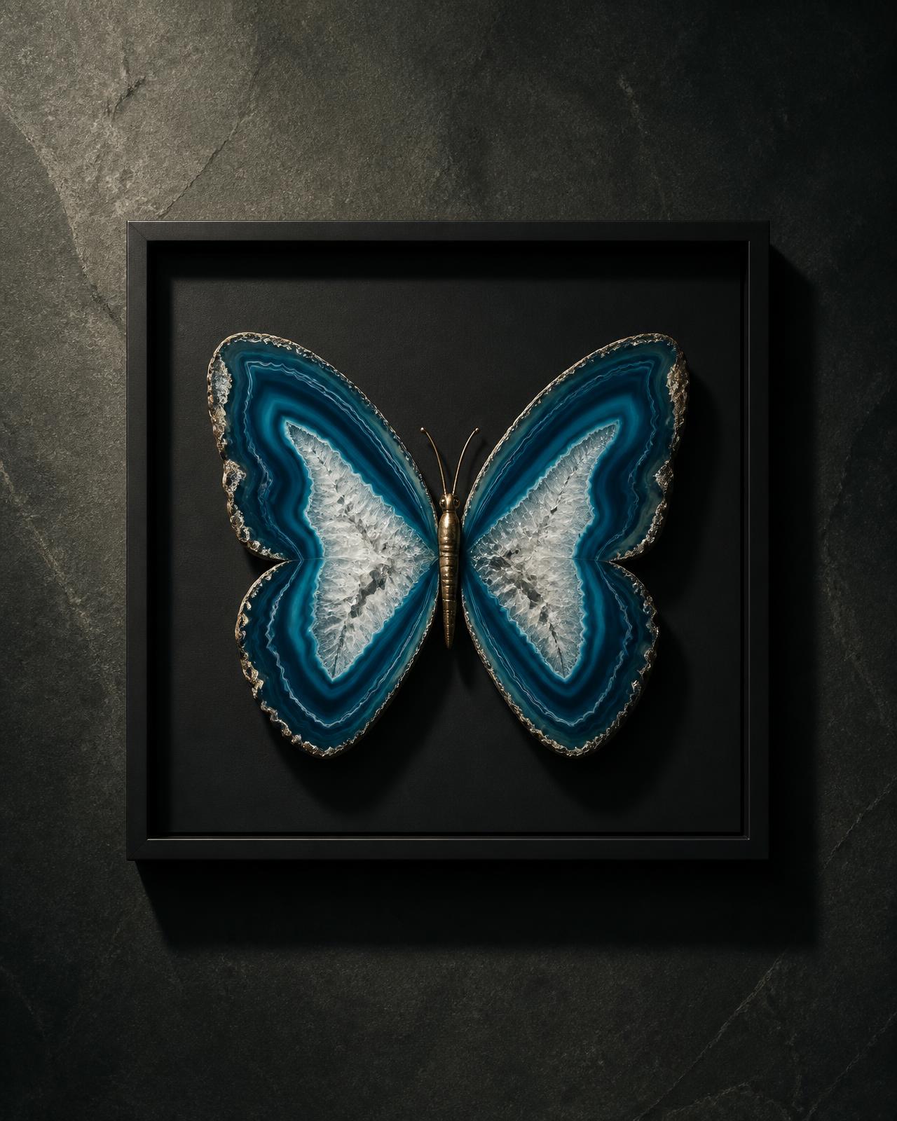 Quadro estilo museu com borboleta de ágata